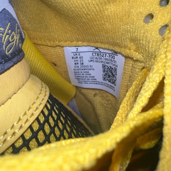 Jordan 4 - Picture 10 of 11